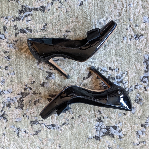 Manolo Blahnik Pointer heels with bows - Picture 3 of 7